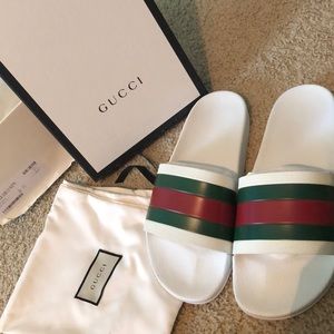 Gucci Pursuit 72’ Rubber Slide Sandal